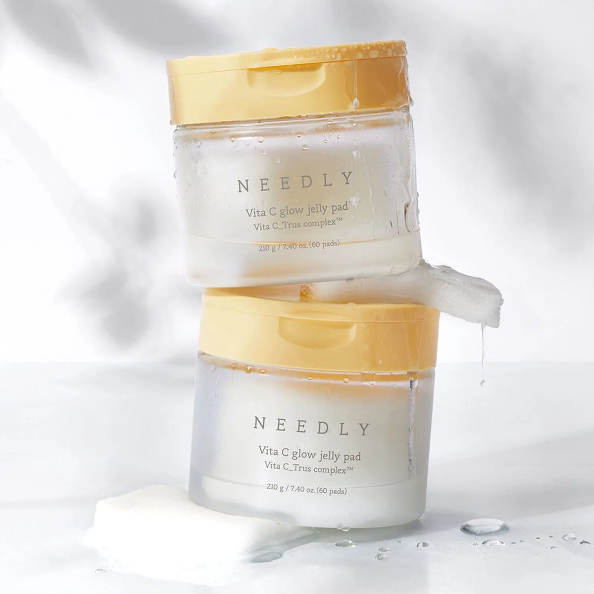 NEEDLY Vita C Glow Jelly Pad – rozświetlające płatki tonizujące 60 szt
